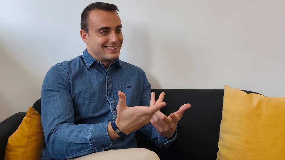 Juan José Rodrigo durante una sesión en su consulta